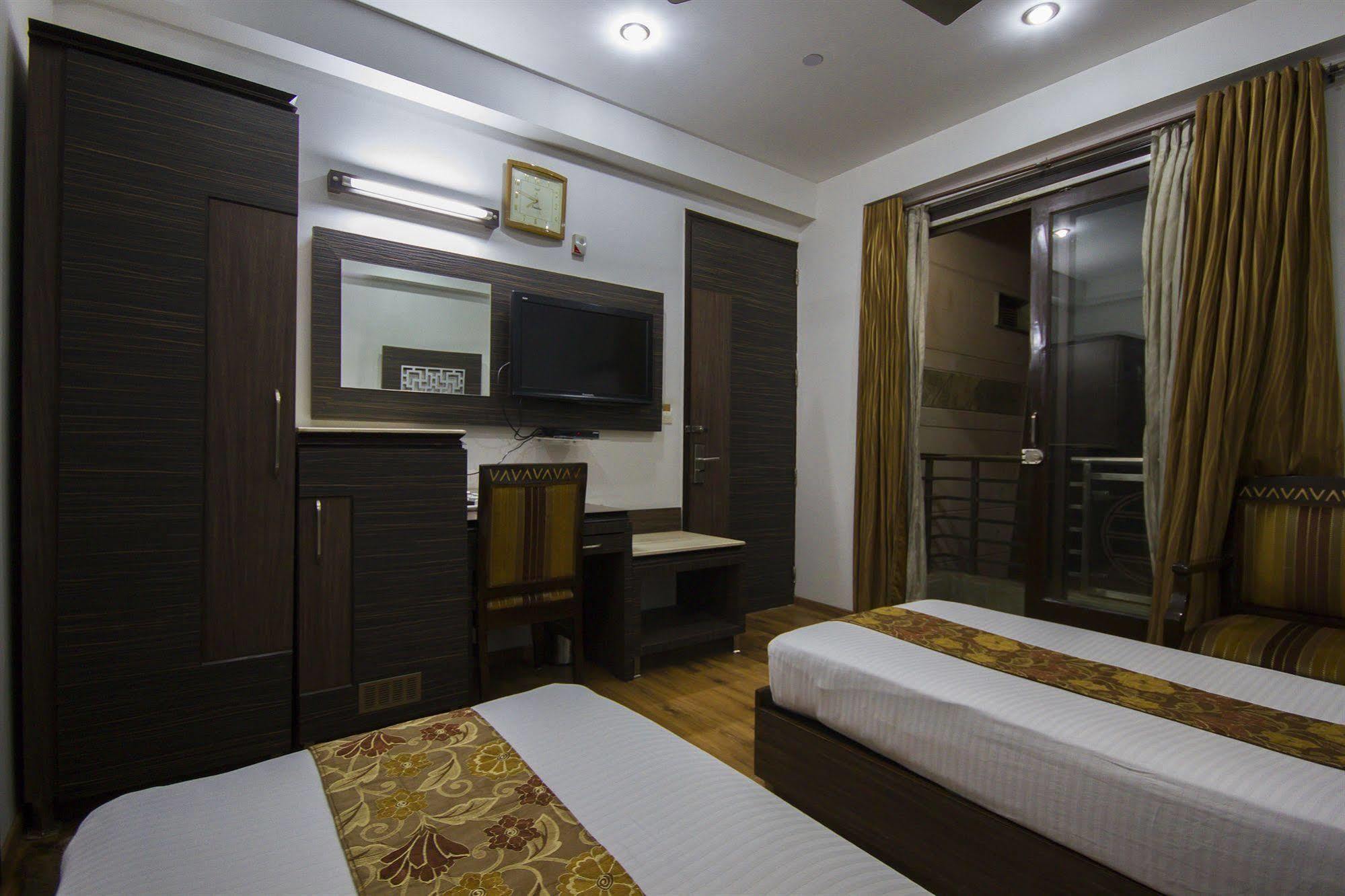 Hotel Sunstar Heights Delhi  Exterior foto